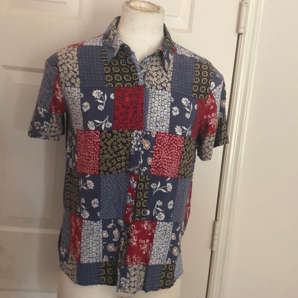 Short sleeve button up